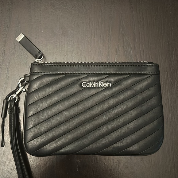 NWOT Calvin Klein black Wristlet with silver hardware - Picture 2 of 7